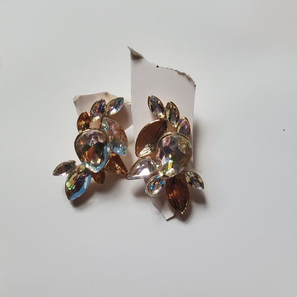 Bundle of costume diamond earings - Picture 2 of 11